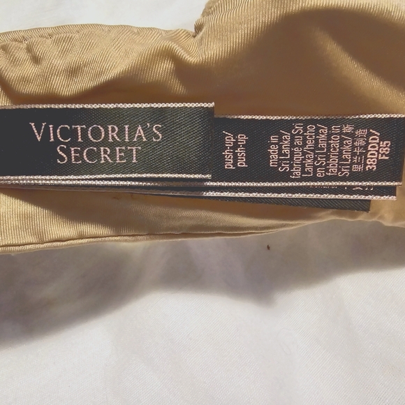 Victoria's Secret Very Sexy Smooth Push-Up Bra - Size 38DD - Picture 3 of 3
